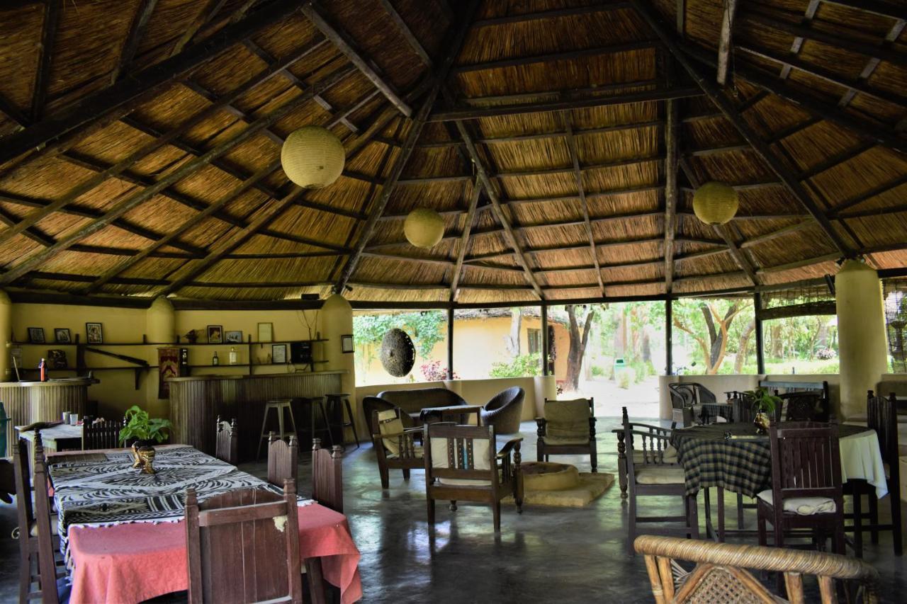 Mango Tree Lodge Bardiya Exterior photo